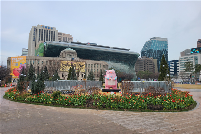 BTS 컴백 맞아 서울, 봄꽃과 빛의...