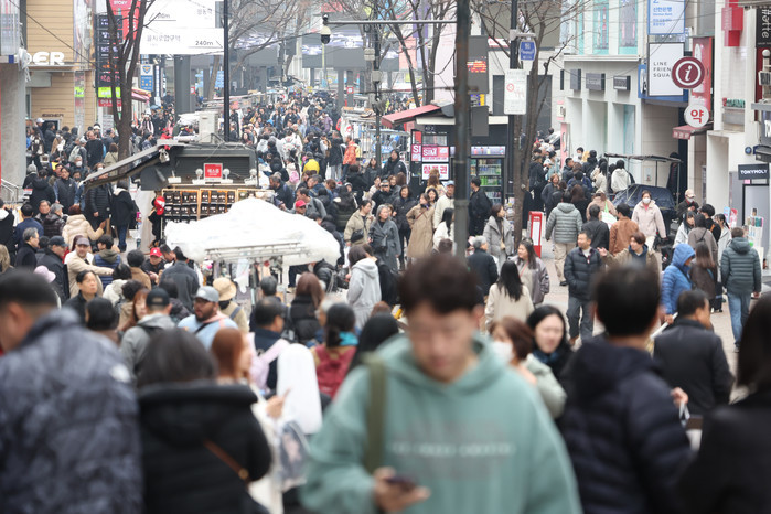 한국 행복지수 하락, 공동체 의식 개...